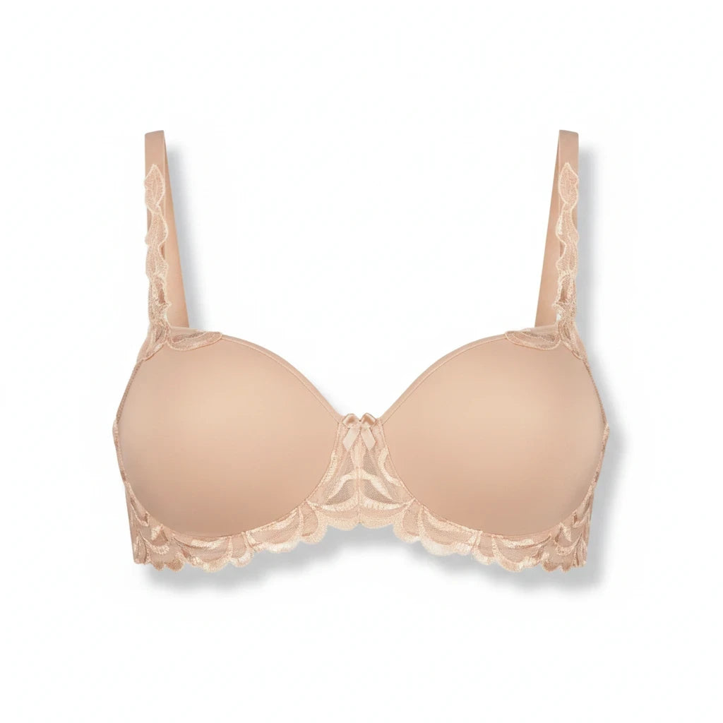 Bramanta Triumph Modern Finesse voorgevormde bh in nude met verfijnde kanten details op de cups en schouderbandjes